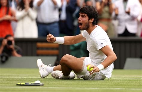 Carlos Alcaraz wins third set against Novak Djokovic in Wimbledon final and leads two sets to one